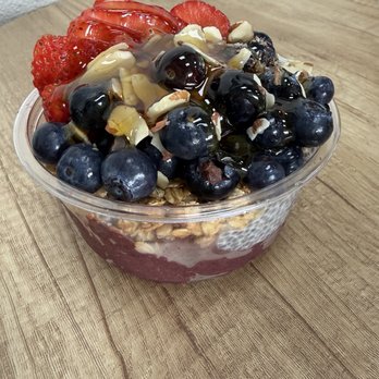Scoops Handcrafted Acai Bowls - OG açaí with chia pudding, strawberry, blue berries, almond and granola and extra honey drizzle - Acai Bowls Near Me - Merced, California Scoops Handcrafted Acai Bowls - OG açaí with chia pudding, strawberry, blue berries, almond and granola and extra honey drizzle - Acai Bowls Near Me - Merced, California