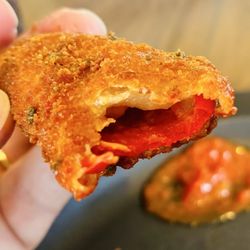 Pizza Vino - Inside view of a "Jalapeño Popper Fiesta" with its red jalapeño. Very tasty.