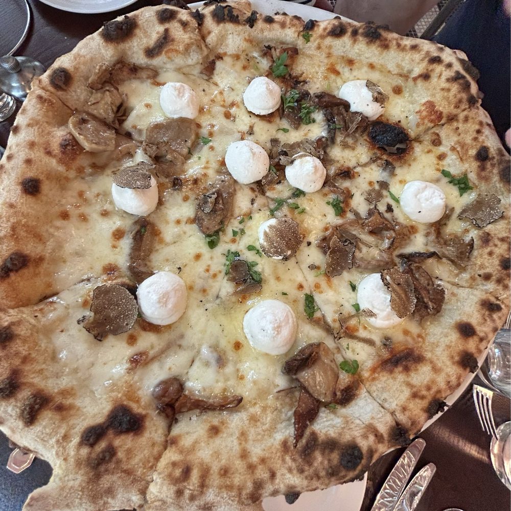 Cecconi's - Wild mushroom and truffle pizza with ricotta - the best I have ever had. - Italian Near Me - Barcelona, B