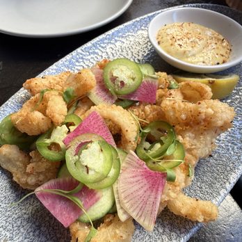 Earls Kitchen + Bar - Calamari with yuzu aioli sauce - Cocktail Bars Near Me - Honolulu, Hawaii Earls Kitchen + Bar - Calamari with yuzu aioli sauce - Cocktail Bars Near Me - Honolulu, Hawaii