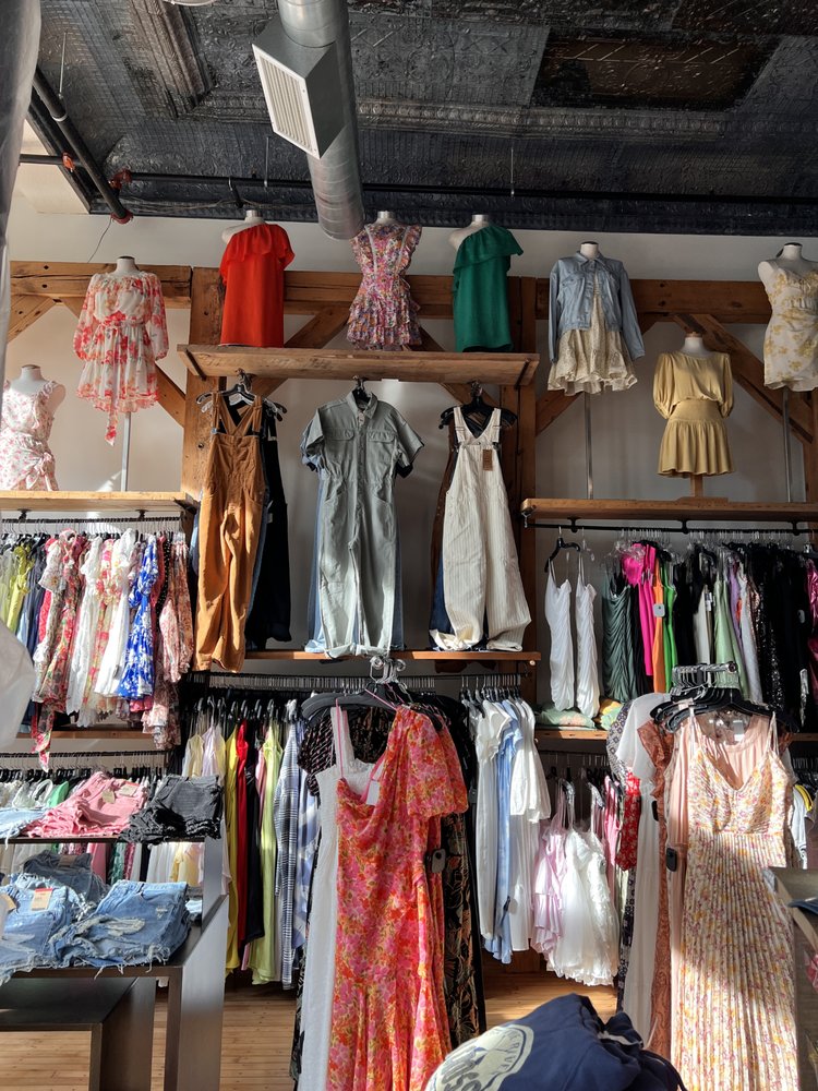 DALES CLOTHING FOR MEN AND WOMEN Updated July 2024 15 Photos & 11