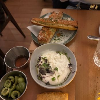 Osteria Accademia - Garlic bread and burrata 10/10 - Italian Near Me - New York, New York Osteria Accademia - Garlic bread and burrata 10/10 - Italian Near Me - New York, New York