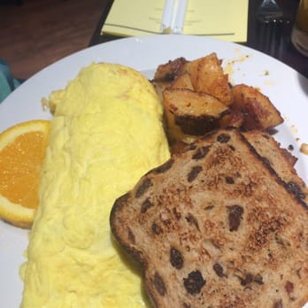 Famous Toastery Indian Land - Omelet with cinnamon toast - American Near Me - Indian Land, South Carolina