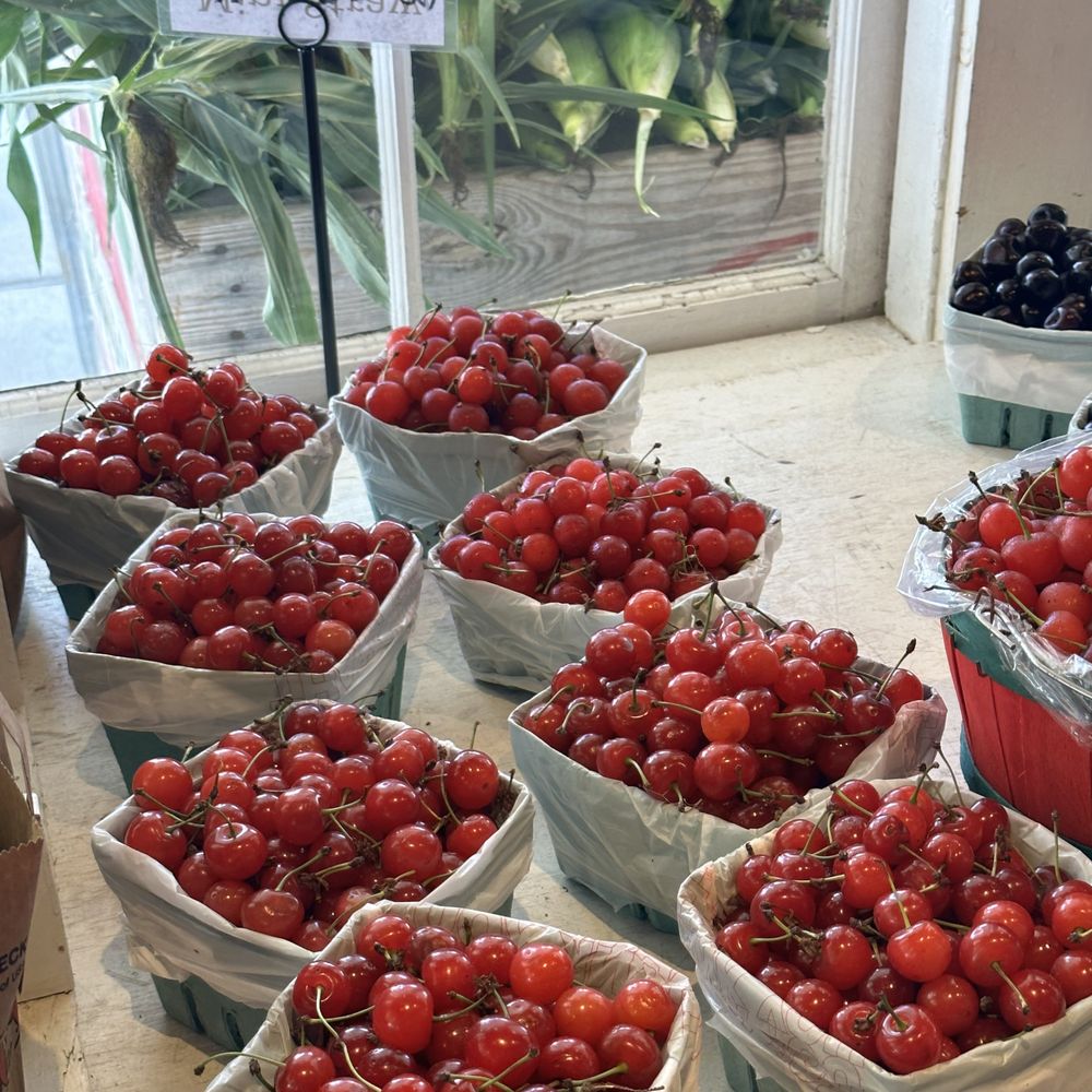 Verellen Orchards - pretty and delicious cherries - Grocery Near Me - Washington, Michigan