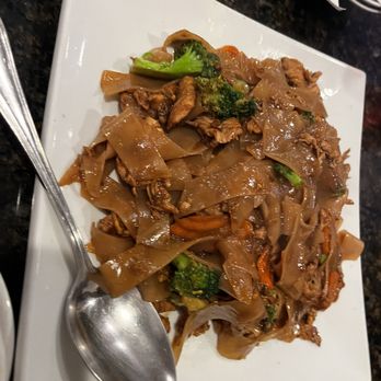 Basil Thai - Pad See Ew - Thai Near Me - Austin, Texas Basil Thai - Pad See Ew - Thai Near Me - Austin, Texas