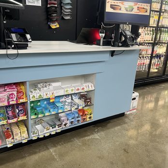 Hank’s Organic - Counter - Health Markets Near Me - Los Angeles, California