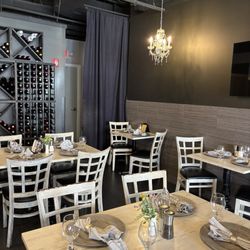HopScotch & Vine - Dining room