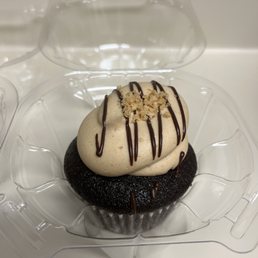 Peanut Butter Chocolate Cupcake