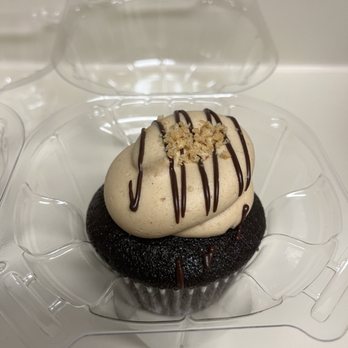 Dizurts Custom Cakes and More - Peanut butter chocolate cupcake - Desserts Near Me - Heath, Ohio Dizurts Custom Cakes and More - Peanut butter chocolate cupcake - Desserts Near Me - Heath, Ohio