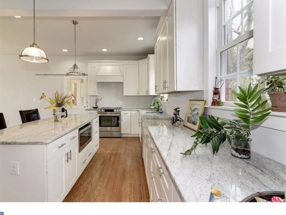 DISCOUNT CORNER Updated September 2024 49 Photos 6525 S