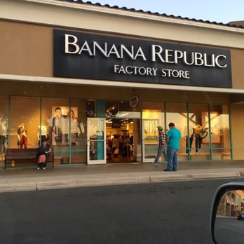 banana republic near me hours