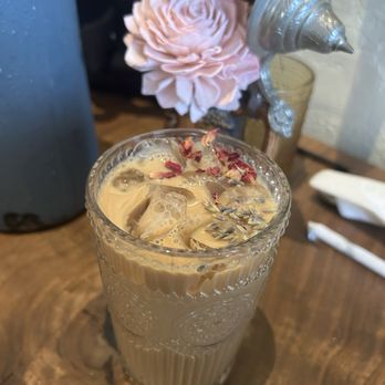 Bear & Dragon - Jane Austen Iced Latte - Coffee & Tea Near Me - Prescott, Arizona