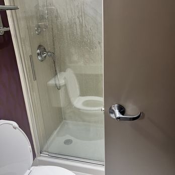 Crowne Plaza Saddle Brook - Bathroom so small the door can't even close properly - Hotels Near Me - Saddle Brook, New Jersey