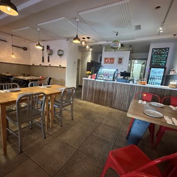 Thai Bistro - Dinning area - Thai Near Me - Santa Barbara, California Thai Bistro - Dinning area - Thai Near Me - Santa Barbara, California
