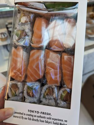 Tsukiji Fishroom by null