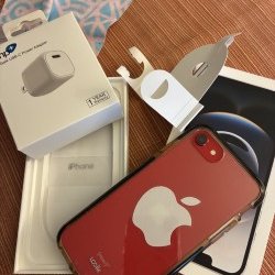 Jump Plus - Old iPhone SE, box for iPhone 16, and package of unwanted 20W charging port