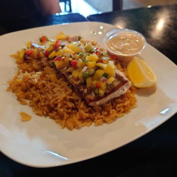 Oliver's Bar and Grill - Mahi mahi dinner - American Near Me - Woodstock, Illinois Oliver's Bar and Grill - Mahi mahi dinner - American Near Me - Woodstock, Illinois