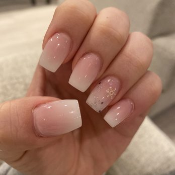 Lush Nail Studio - Ombré acrylic w/snowflake design by Nhi - Waxing Near Me - Tustin, California