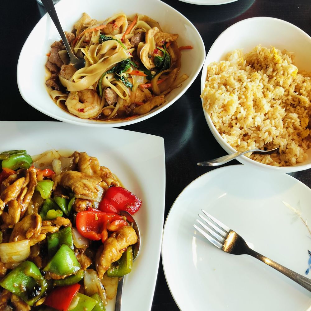 Chicken with Black bean sauce, drunken noodle, fried rice Chicken with Black bean sauce, drunken noodle, fried rice