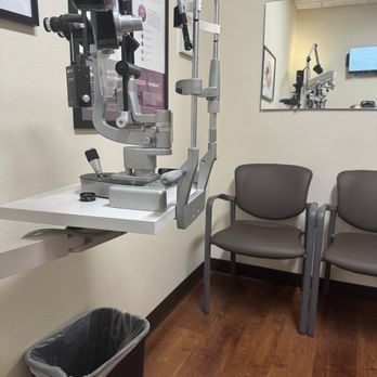 EYE-Q Vision Care - Selma - Waiting fit the doctor to come in.... - Optometrists Near Me - Selma, California EYE-Q Vision Care - Selma - Waiting fit the doctor to come in.... - Optometrists Near Me - Selma, California