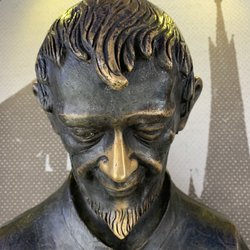 Schneider Wibbel - Abraded patina. Caressing tailor Wibbel shall bring good luck.