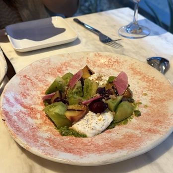 Vianda - Ensalada de Burrata & Melocoton - Caribbean Near Me - San Juan, Puerto Rico