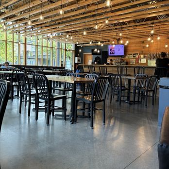 Sisters' Cider House - Seating - Cideries Near Me - Bainbridge Island, Washington Sisters' Cider House - Seating - Cideries Near Me - Bainbridge Island, Washington
