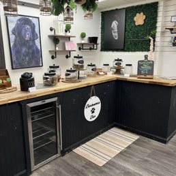 barkcuterie area where no one ever comes to assist???, and idk how long the items are left out