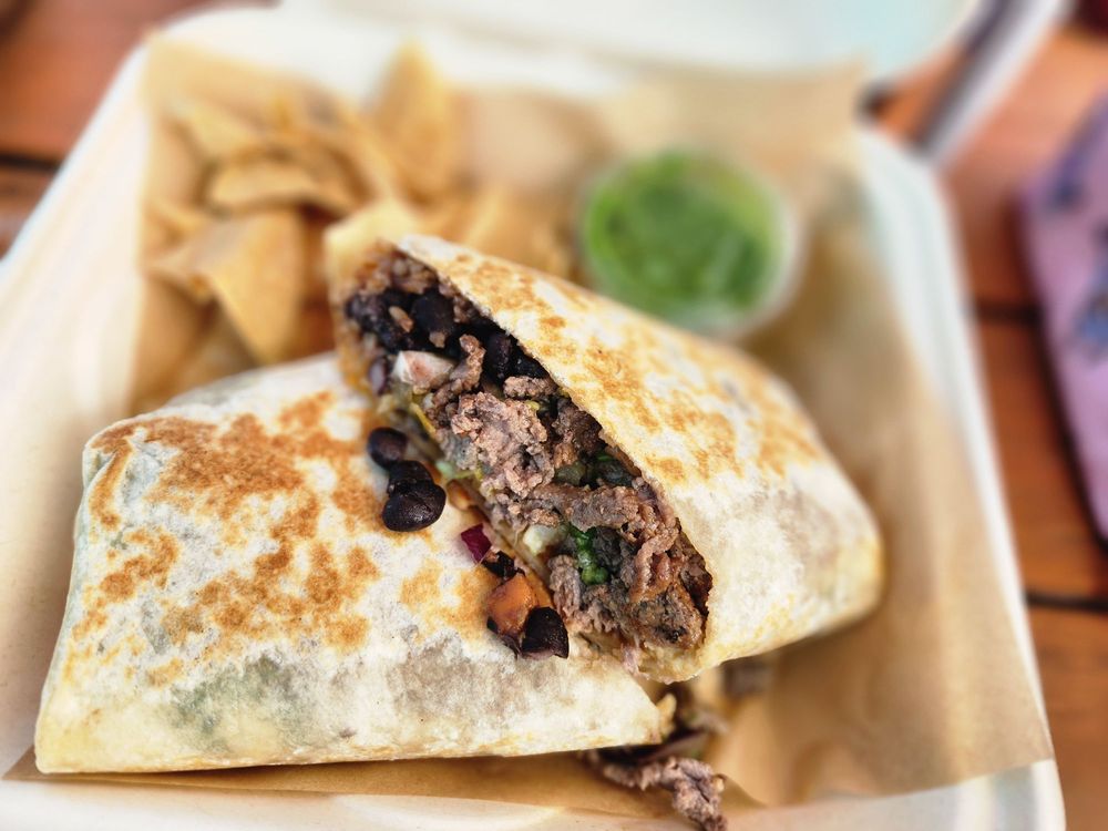 Lupita Antojitos Mexicanos Logo