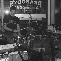 Peabody's Ale House & The Sideyard - Enjoy live music every Friday & Sunday (Jazz Orgy) in the Ale House