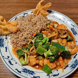 May Thai - Spicy shrimp pad Thai, won tons. Fried rice.