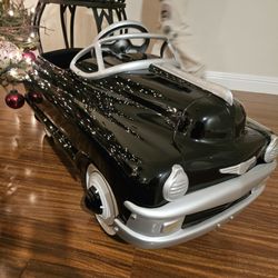 South Bay Storage Center - Okay this is another pedal car that has been cleaned up ready to go and it's in storage