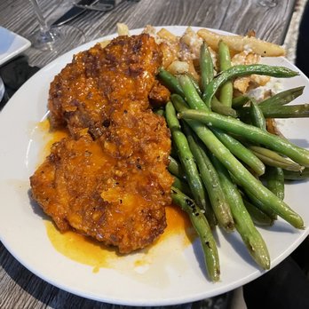 Breakwater Restaurant & Bar - Fried Chicken - Bars Near Me - Beaufort, South Carolina Breakwater Restaurant & Bar - Fried Chicken - Bars Near Me - Beaufort, South Carolina