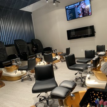 D'Vine Nails & Spa - Interior (1 of 3 sides) - Nail Salons Near Me - Grand Rapids, Michigan