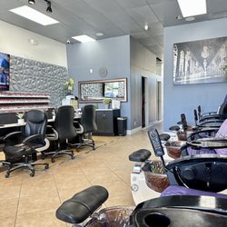 Nail Me Lounge - Inside