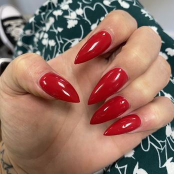 Le's O Nails - Classic red nails by Lily - Nail Salons Near Me - Oxnard, California