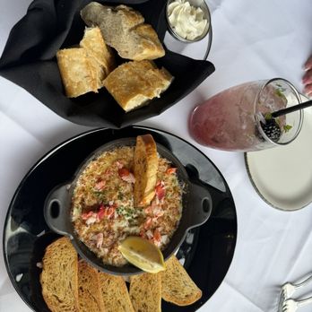 McCormick and Kuleto's - Boudin's sourdough bread and Lobster & crab dip - Seafood Near Me - San Francisco, California