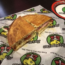 Fox's Pizza Den