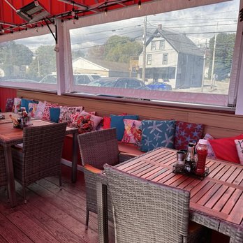 Claws - Dining area - Seafood Near Me - Rockland, Maine