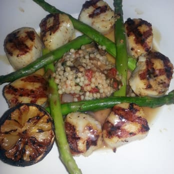 Seasons 52 - Caramelized scallops - New American Near Me - Mclean, Virginia