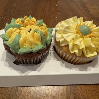 Palmie’s Cupcakes - Chocolate raspberry and Thai tea - Coffee & Tea Near Me - Sonoma, California