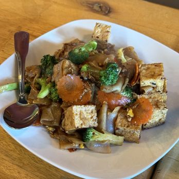 Ray’s Rice & Noodle Bar - Pad See Ew - Thai Near Me - Seattle, Washington