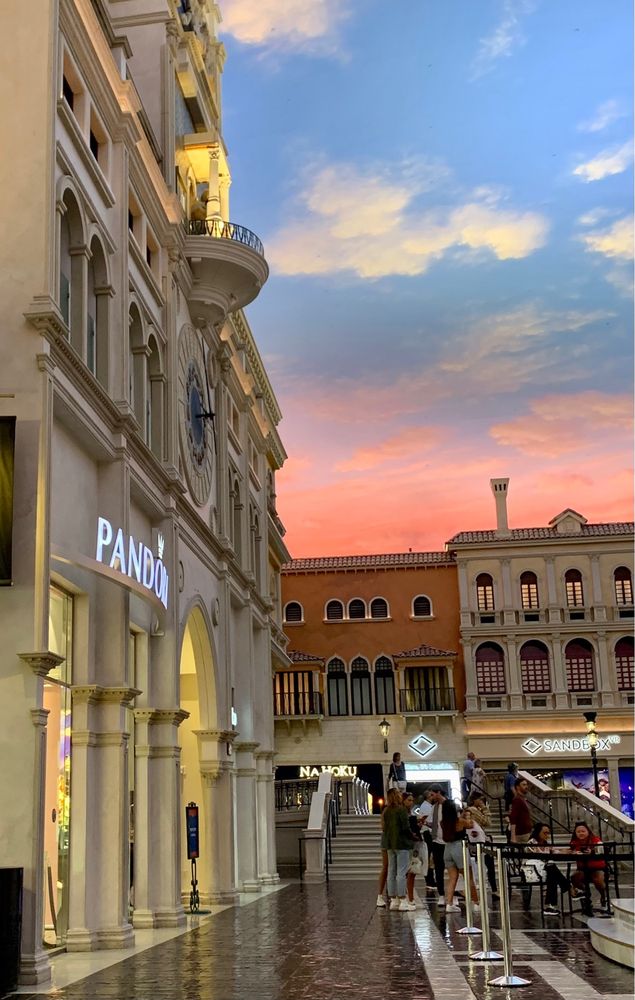 PANDORA JEWELRY Updated September 2024 38 Photos & 36 Reviews 3500 Las Vegas Blvd S, Las