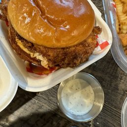 Delicious Hot chicken sandwich Delicious Hot chicken sandwich