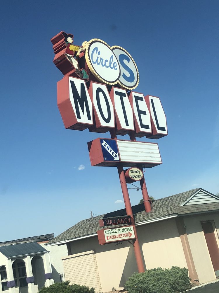 CIRCLES MOTEL Updated September 2024 1639 S Nevada Ave, Colorado