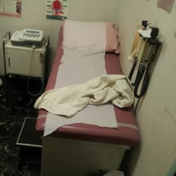 Parkstone Medical Associates - They use bath towels as cover up for patients. This room was clearly not cleaned up when we entered into the room.