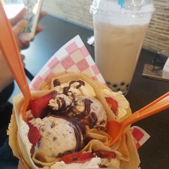 Hana Banana - #5 Crepe and Ice Cream combo ($6.30) with Milk Tea Boba ($4.29) - Desserts Near Me - El Paso, Texas