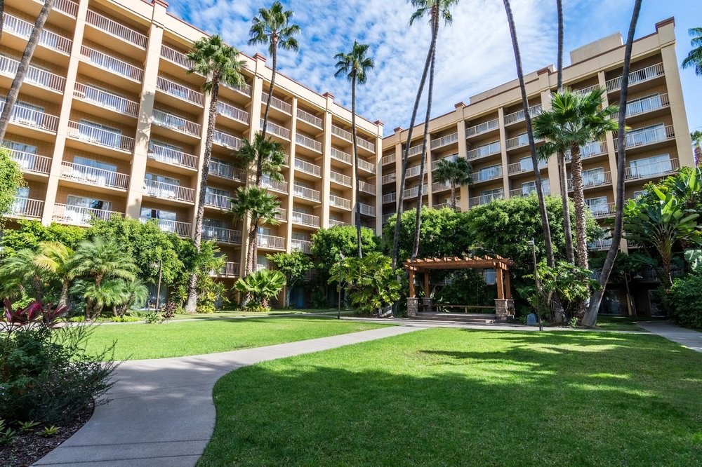 Blue skies and nice weather at the Crowne Plaza San Diego Mission