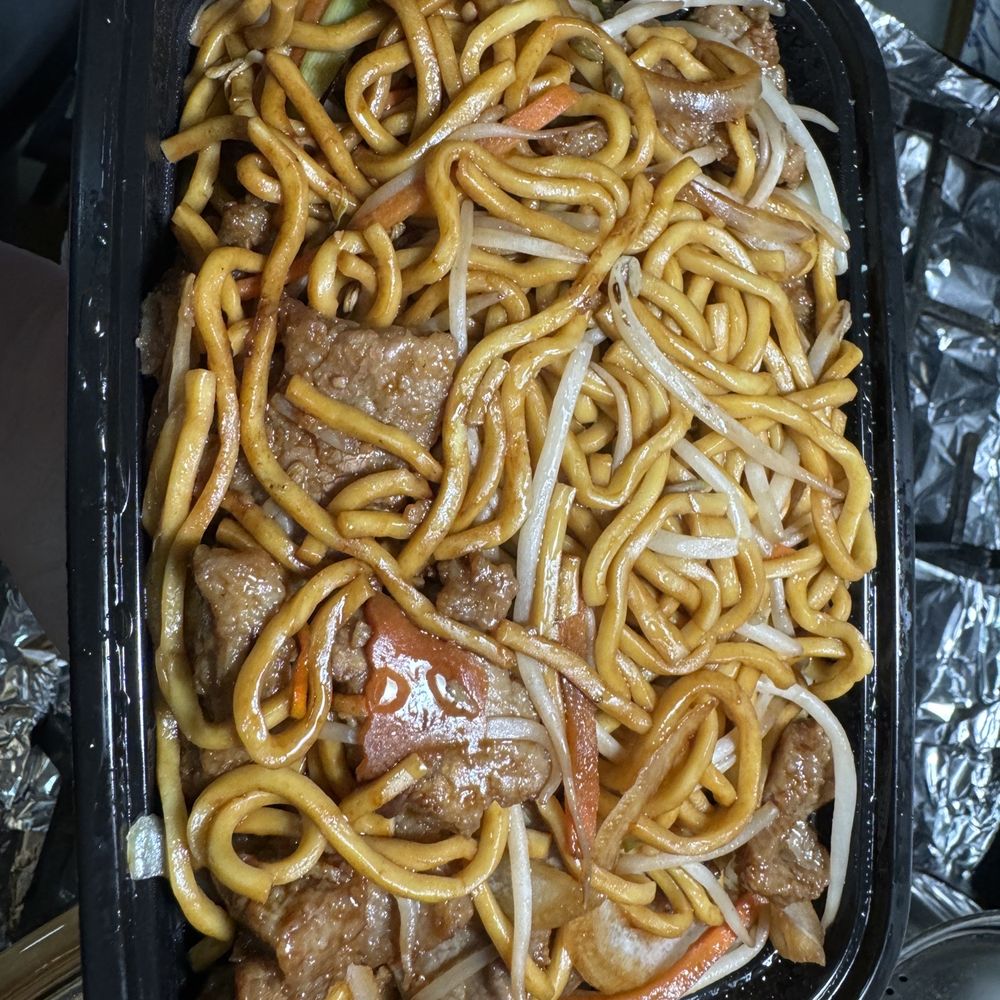 Moy Goy Inn - Beef lo mein dinner - Chinese Near Me - La Grange, Illinois Moy Goy Inn - Beef lo mein dinner - Chinese Near Me - La Grange, Illinois