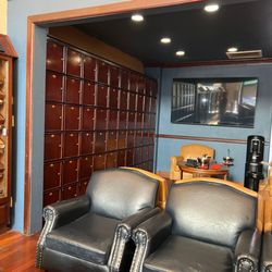 Burlingame Tobacconist - Lounge